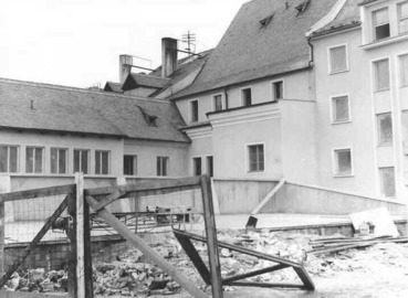 Nová budova 1964 - pohled ze dvora